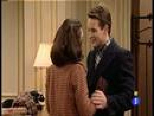 Amar en tiempos revueltos - Romance en el rellano