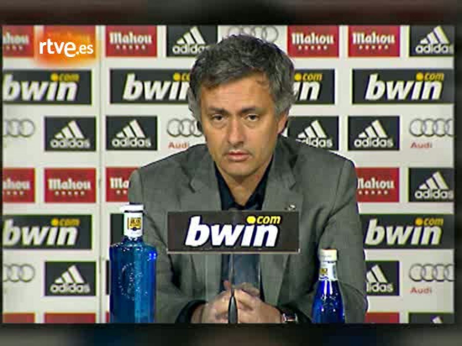 Mourinho: "El equipo continúa, con sus limitaciones"