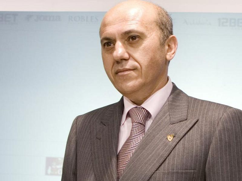 El presidente del Sevilla, José Mária del Nido, espera el duelo del miércoles en Copa ante el Madrid sin nerviosismo y con confianza. De paso, manda algún que otro recado a su rival