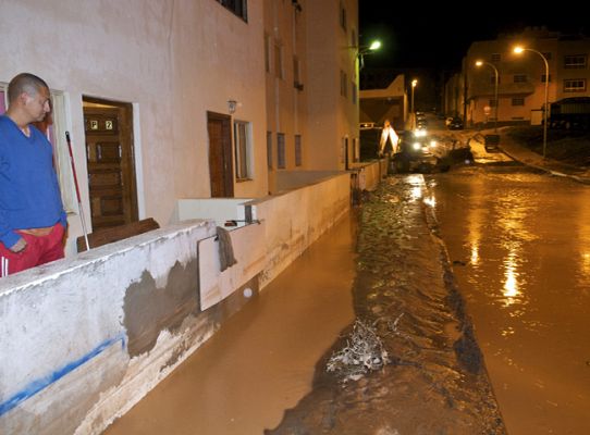 Telediario 1 - Todas las Canarias están en alerta