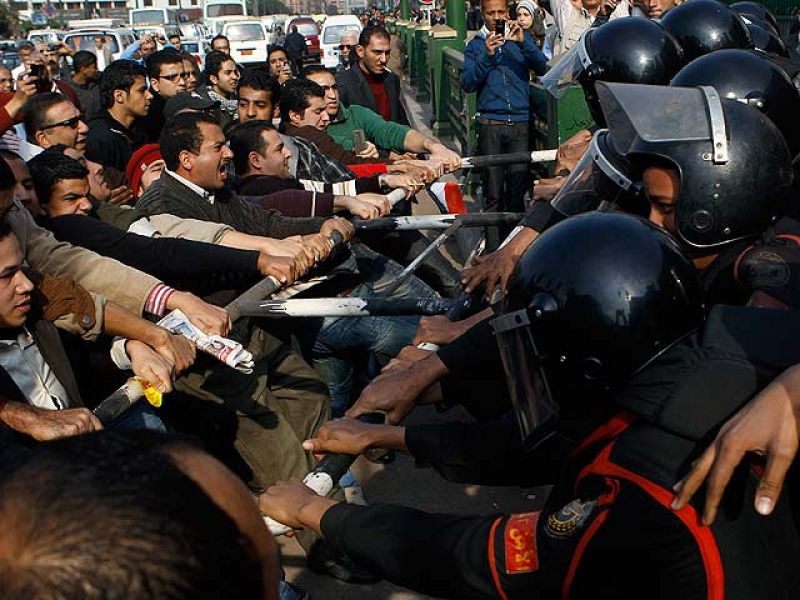 Revueltas en Egipto han obligado a un impresionante despliegue pòr parte de las fuerzas del orden