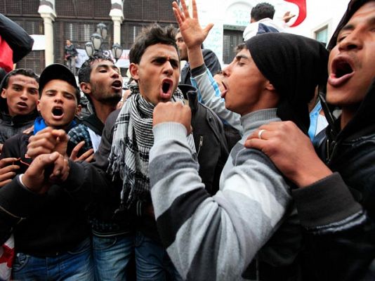 Primer cara a cara en las calles de Túnez entre partidarios y detractores del Gobierno interino