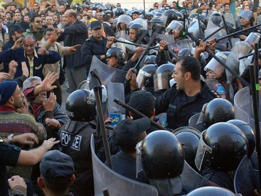 Telediario 1 - Telediario 2 en 4' - 25/01/11