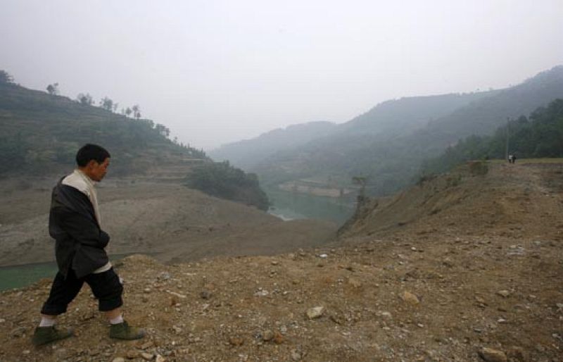 Lago dinamitado en China
