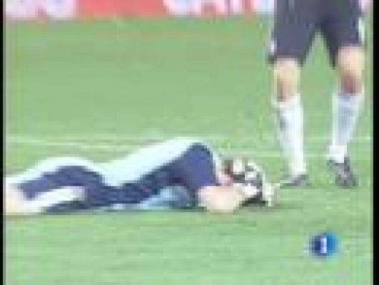 Telediario 1 - Botellazo a Casillas en la cabeza