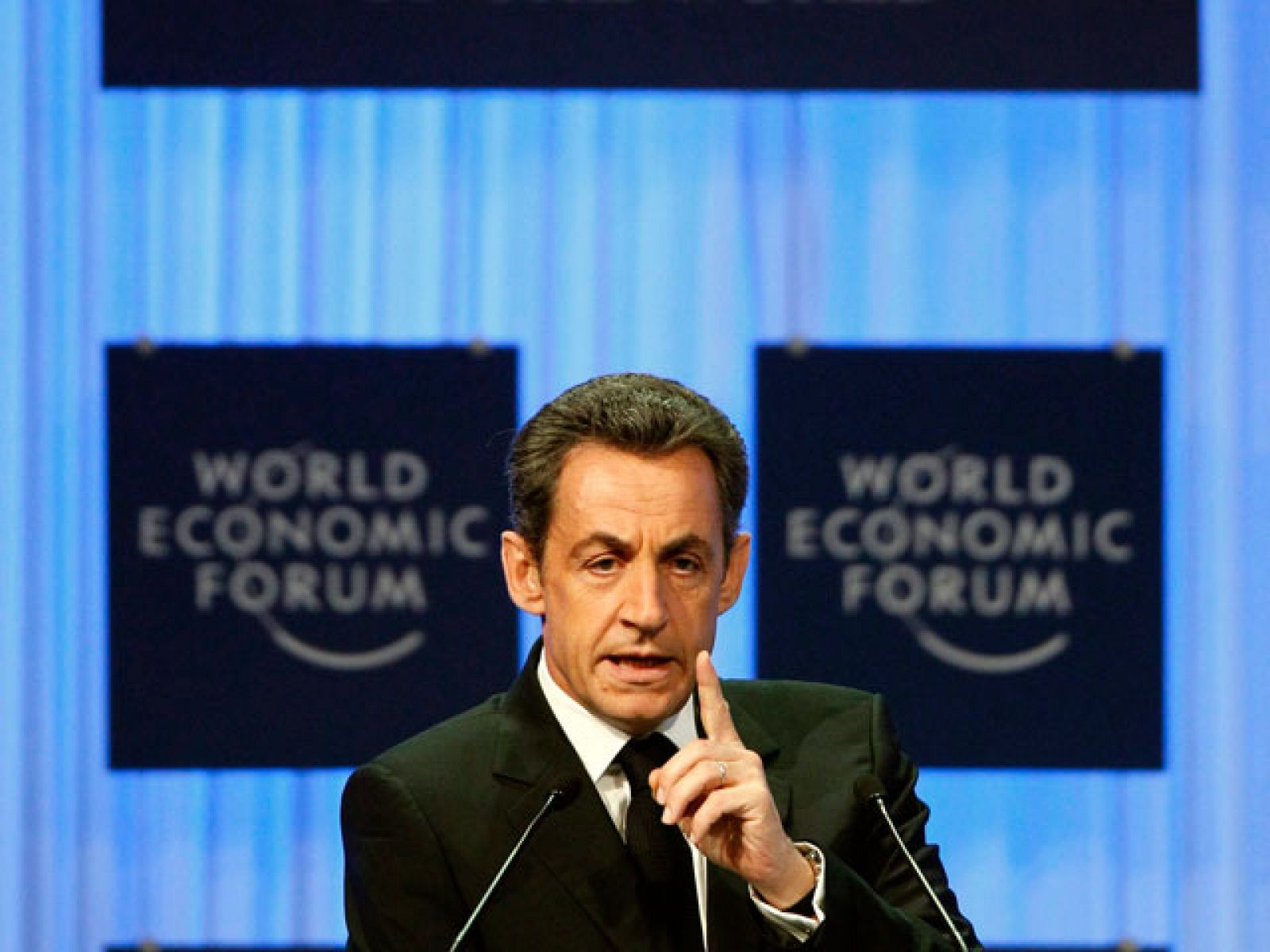 Apasionada defensa del euro de Sarkozy en el Foro de Davos | Ver