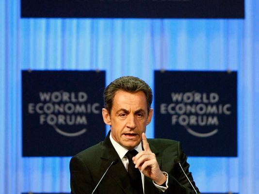 Telediario 1 - Sarkozy defiende el euro en Davos