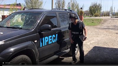 Artillería rusa impacta en el vehículo del enviado de RNE